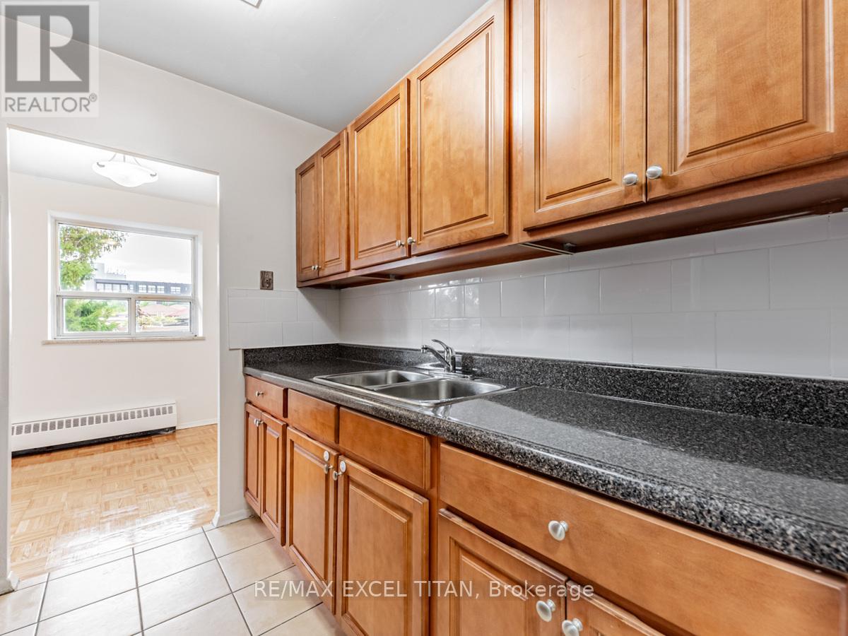 202 - 1524 Lawrence Avenue W, Toronto (Maple Leaf), Ontario  M6L 1B7 - Photo 8 - W12851984