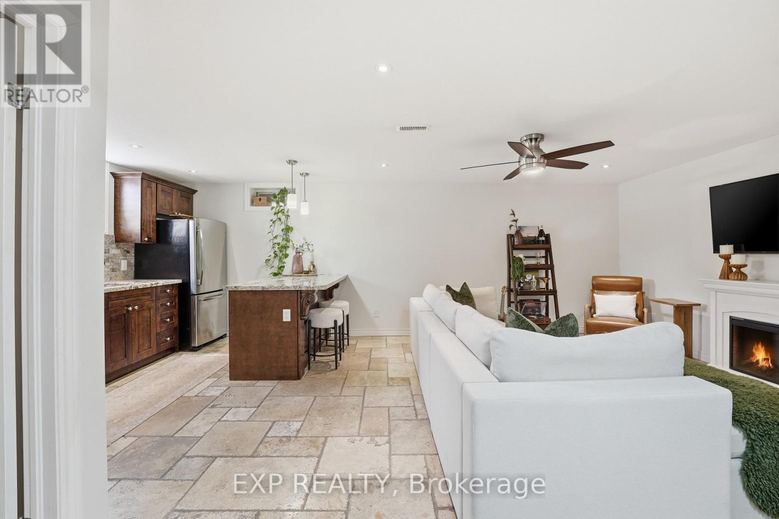 1 - 19 Bartlett Avenue, Grimsby, Ontario  L3M 5G6 - Photo 34 - X12798564