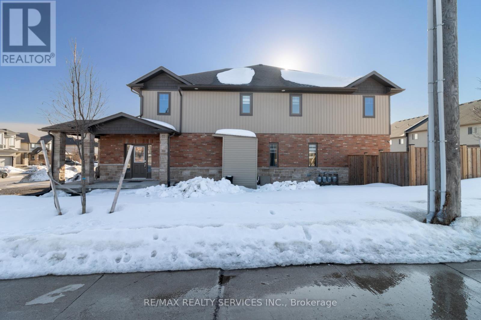 7 - 118 Simmonds Drive, Guelph, Ontario  N1E 0S3 - Photo 3 - X12851932