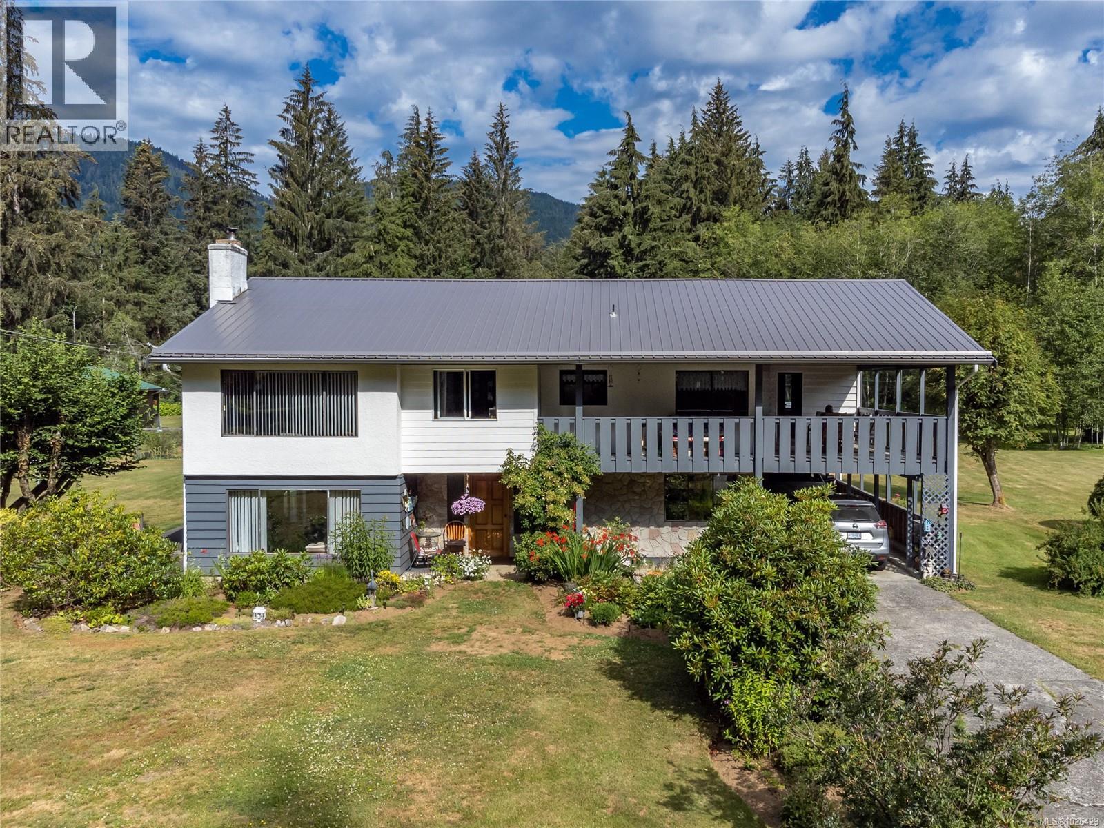 1301 Sayward Rd, Sayward, British Columbia