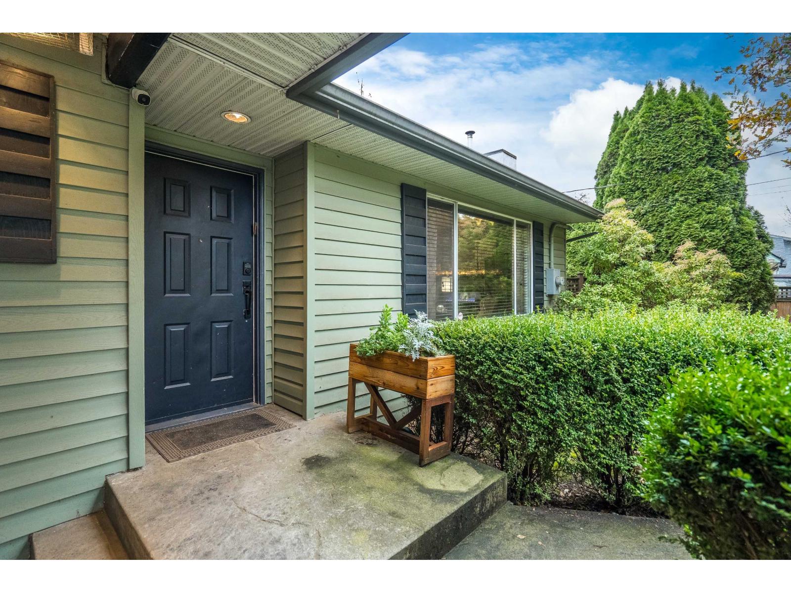 32306 Marshall Road, Abbotsford, British Columbia  V2T 1A4 - Photo 3 - R3096242