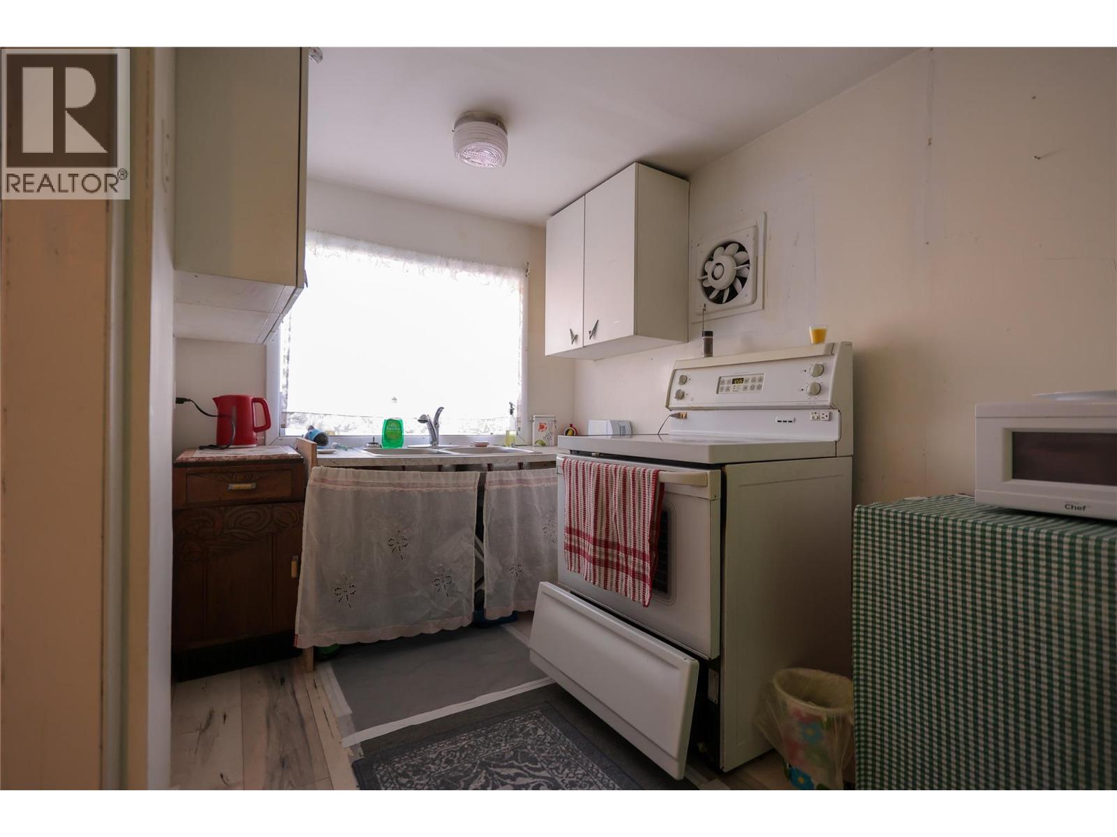 244a Old Rossland Avenue, Trail, British Columbia  V1R 3M7 - Photo 49 - 10377345