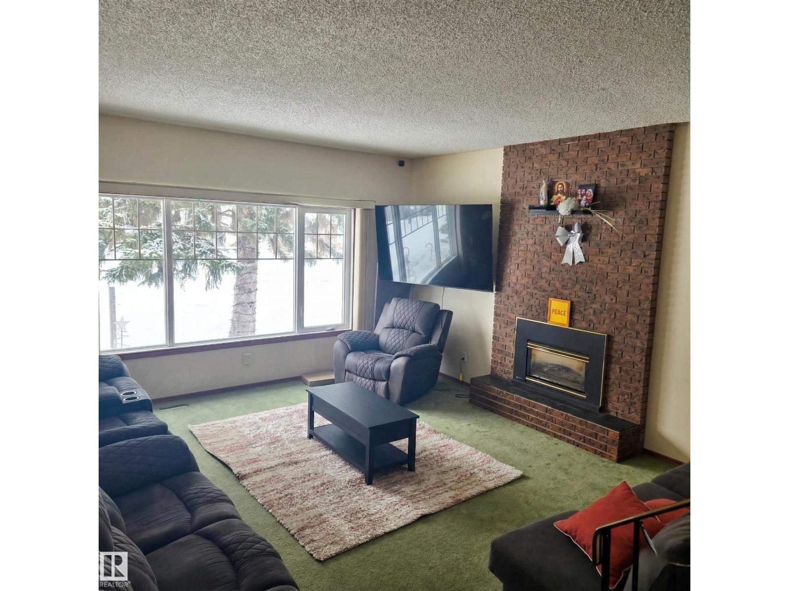 3105 130a Av Nw, Edmonton, Alberta  T5A 3B6 - Photo 2 - E4476142