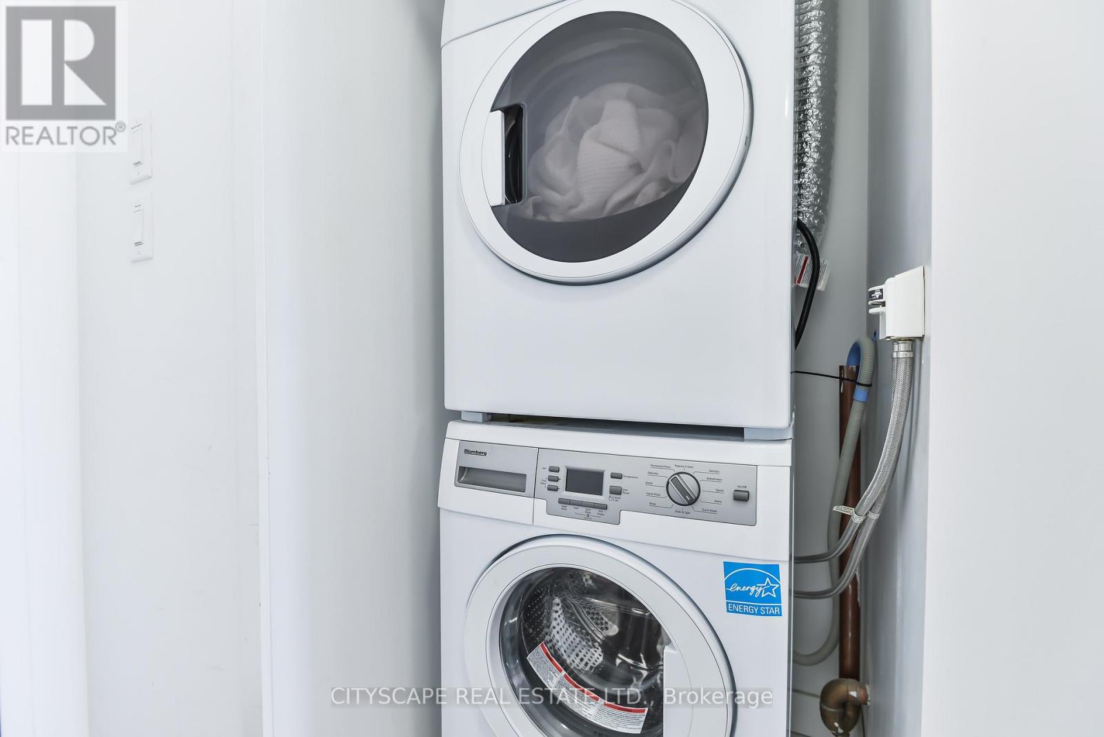 4209 - 12 York Street, Toronto (Waterfront Communities), Ontario  M5J 0A9 - Photo 17 - C12852072