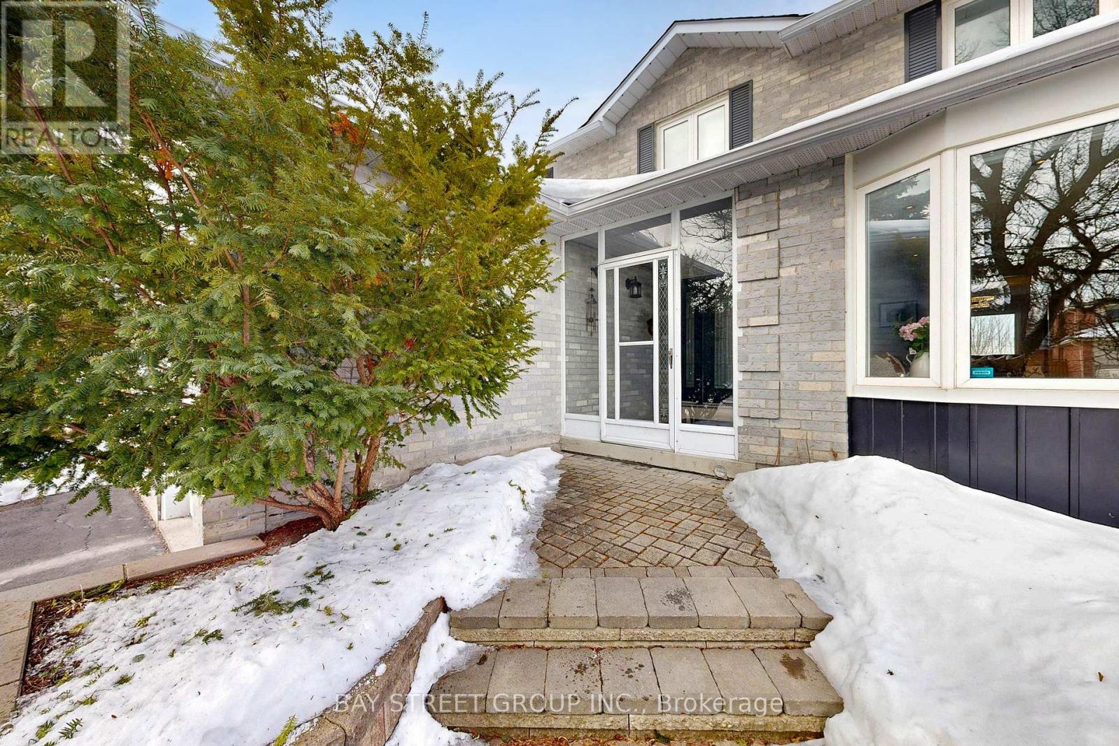 535 Malvern Crescent, Newmarket, Ontario  L3Y 7L7 - Photo 3 - N12851996