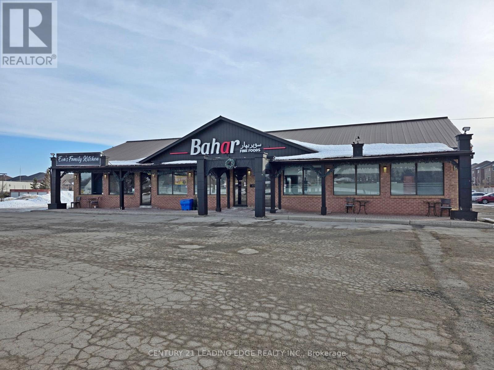 591 The Queensway South, Georgina, Ontario  L4P 2G3 - Photo 4 - N12852036