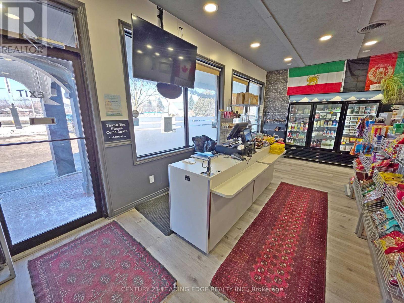 591 The Queensway South, Georgina, Ontario  L4P 2G3 - Photo 5 - N12852036