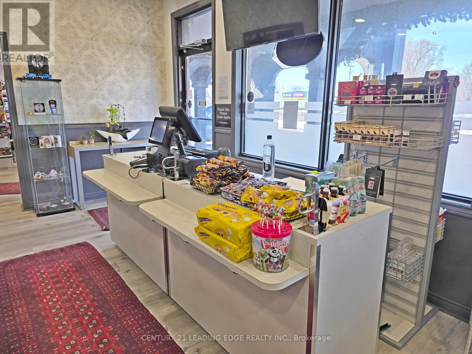 591 The Queensway South, Georgina, Ontario  L4P 2G3 - Photo 6 - N12852036