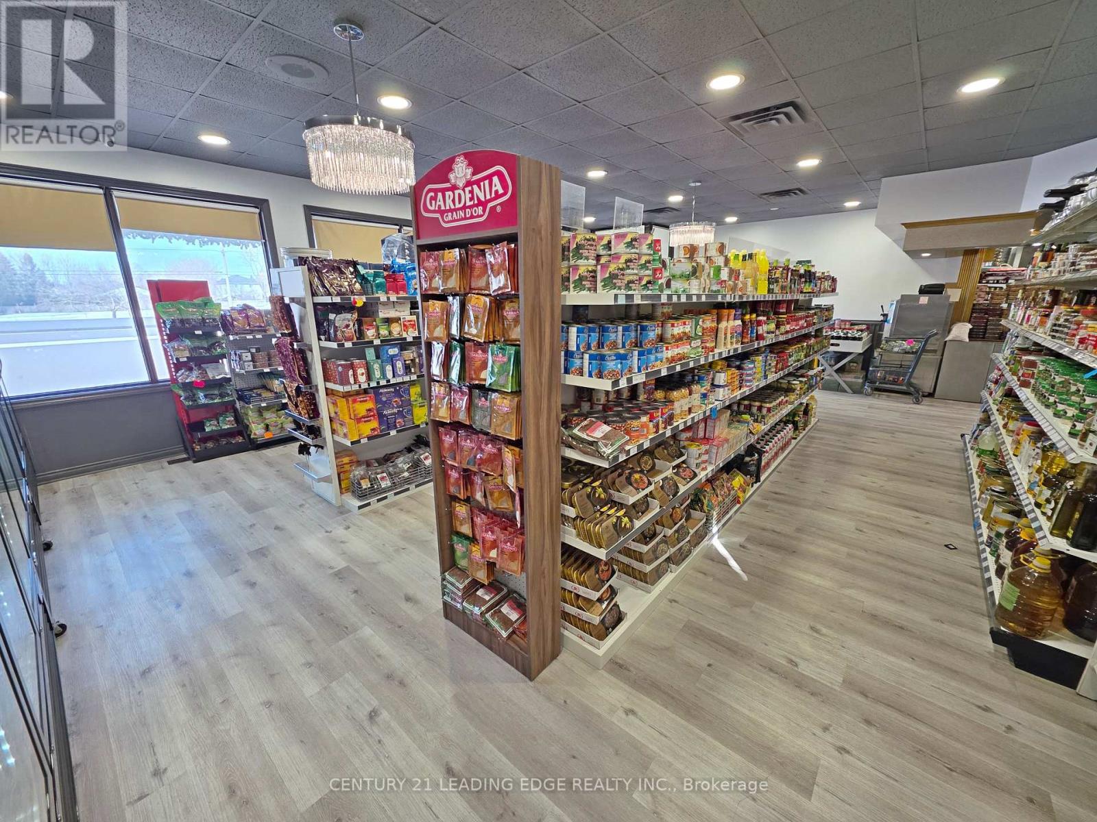 591 The Queensway South, Georgina, Ontario  L4P 2G3 - Photo 9 - N12852036