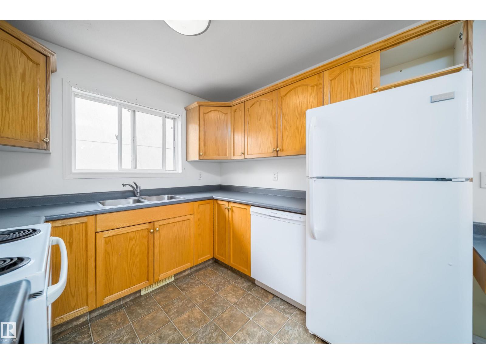 12041/43 67 St Nw Nw, Edmonton, Alberta  T5B 1M4 - Photo 5 - E4475906