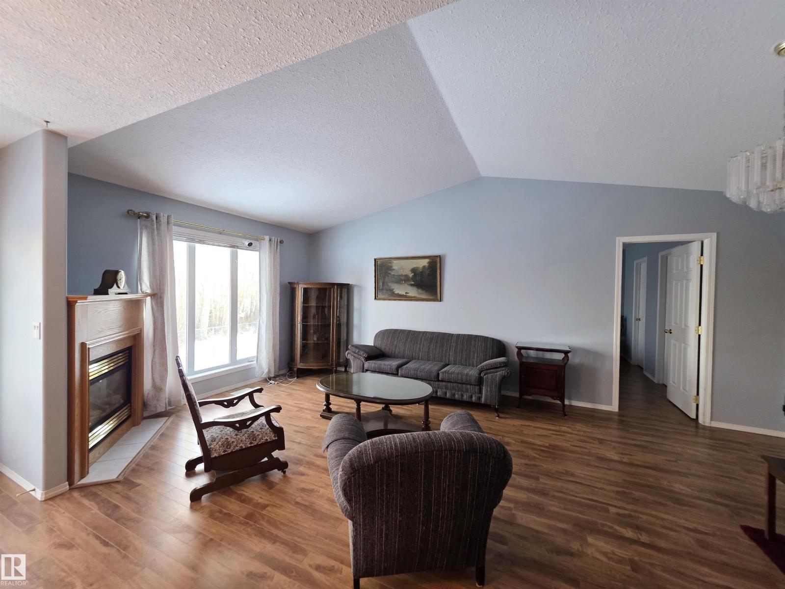 208 Ravine Vi, Leduc, Alberta  T9E 8B9 - Photo 7 - E4476114