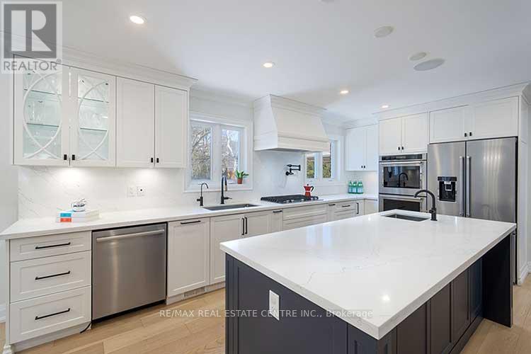 18 Shadetree Crescent, Toronto, Ontario  M9C 1X1 - Photo 13 - W12852048