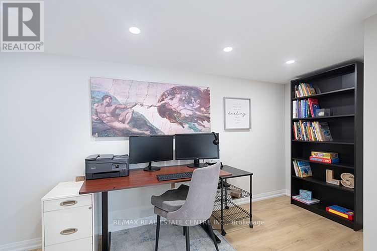 18 Shadetree Crescent, Toronto, Ontario  M9C 1X1 - Photo 34 - W12852048