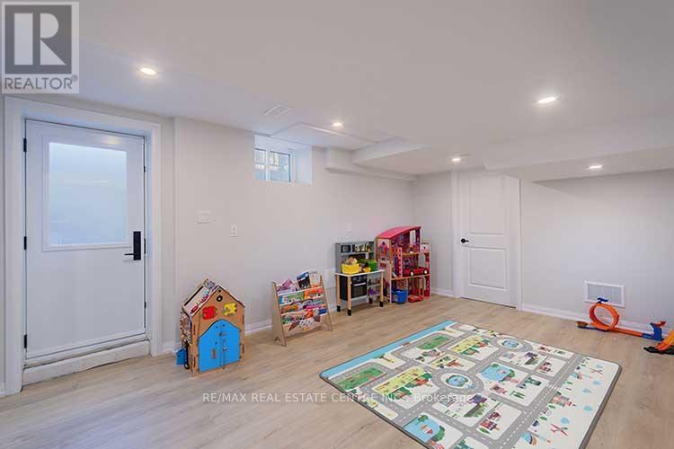 18 Shadetree Crescent, Toronto, Ontario  M9C 1X1 - Photo 35 - W12852048