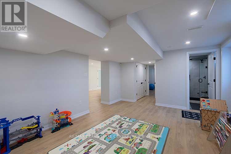 18 Shadetree Crescent, Toronto, Ontario  M9C 1X1 - Photo 36 - W12852048