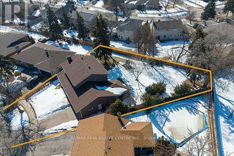 18 Shadetree Crescent, Toronto, Ontario  M9C 1X1 - Photo 42 - W12852048