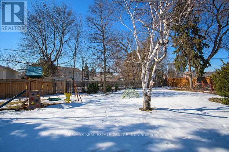 18 Shadetree Crescent, Toronto, Ontario  M9C 1X1 - Photo 47 - W12852048