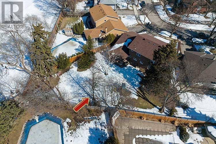 18 Shadetree Crescent, Toronto, Ontario  M9C 1X1 - Photo 48 - W12852048