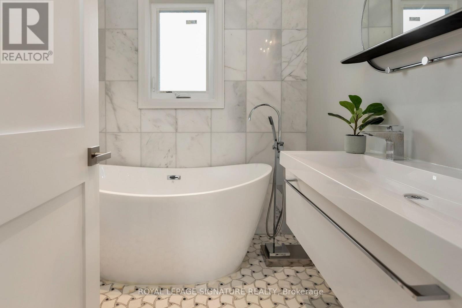 130 Saturn Road, Toronto, Ontario  M9C 2S6 - Photo 30 - W12852050