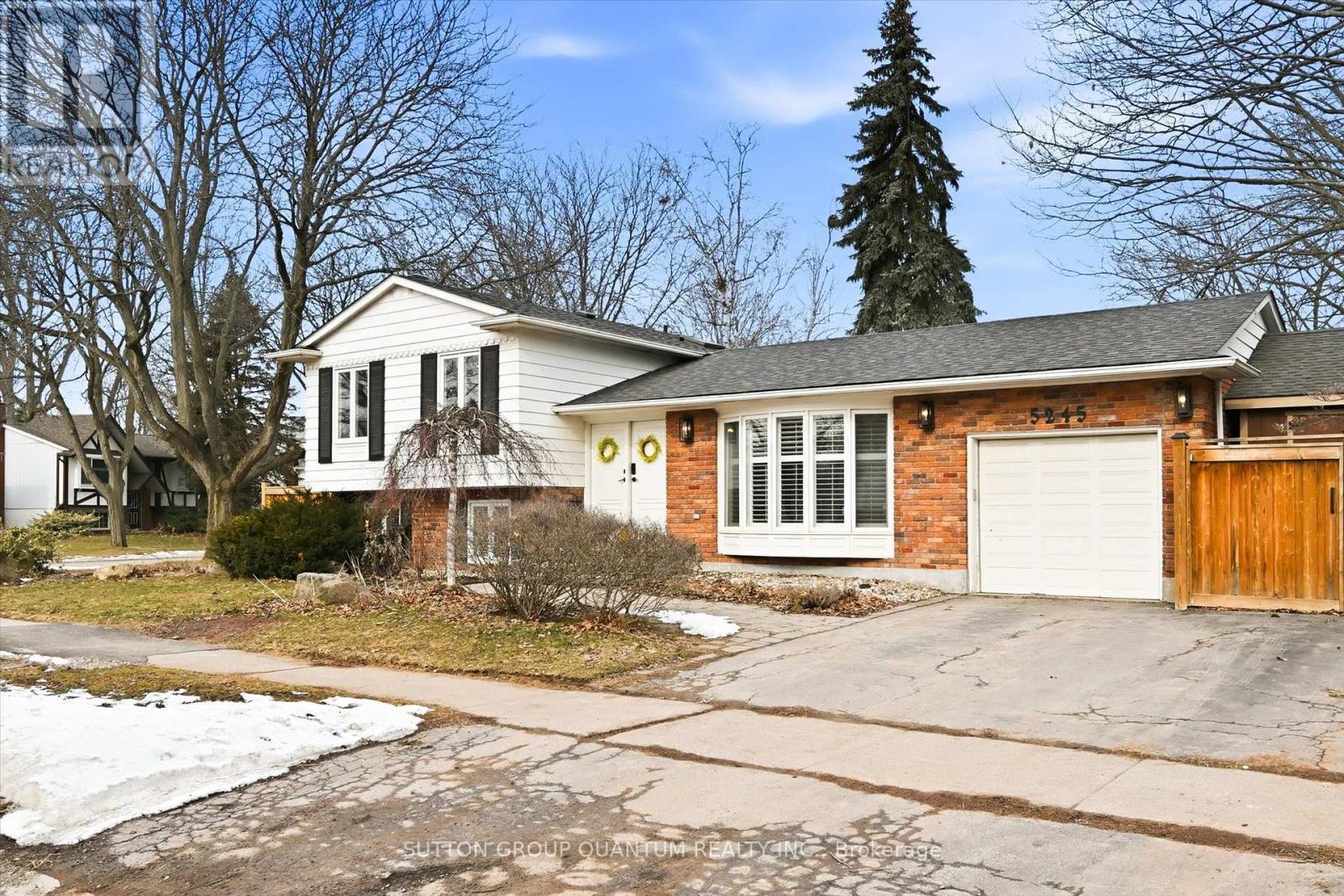 5245 Bromley Road, Burlington, Ontario  L7L 3G1 - Photo 2 - W12852058