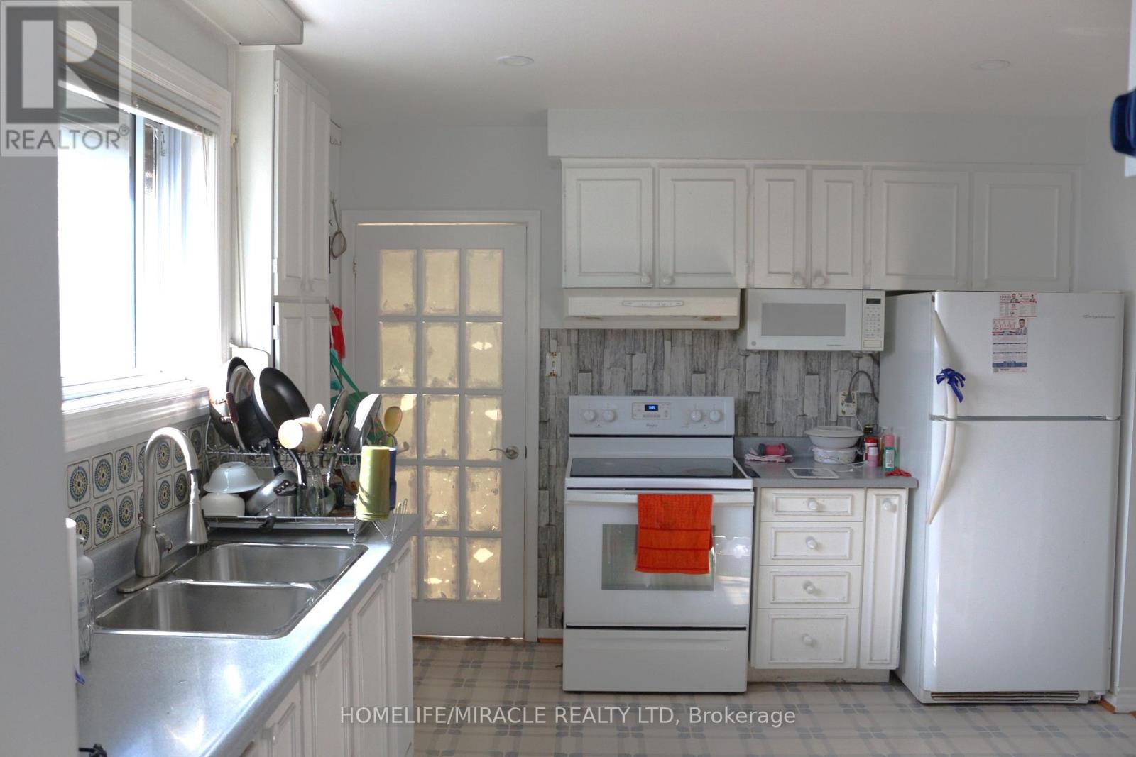 53 Ascot Avenue, Brampton (Avondale), Ontario  L6T 2P3 - Photo 11 - W12852074