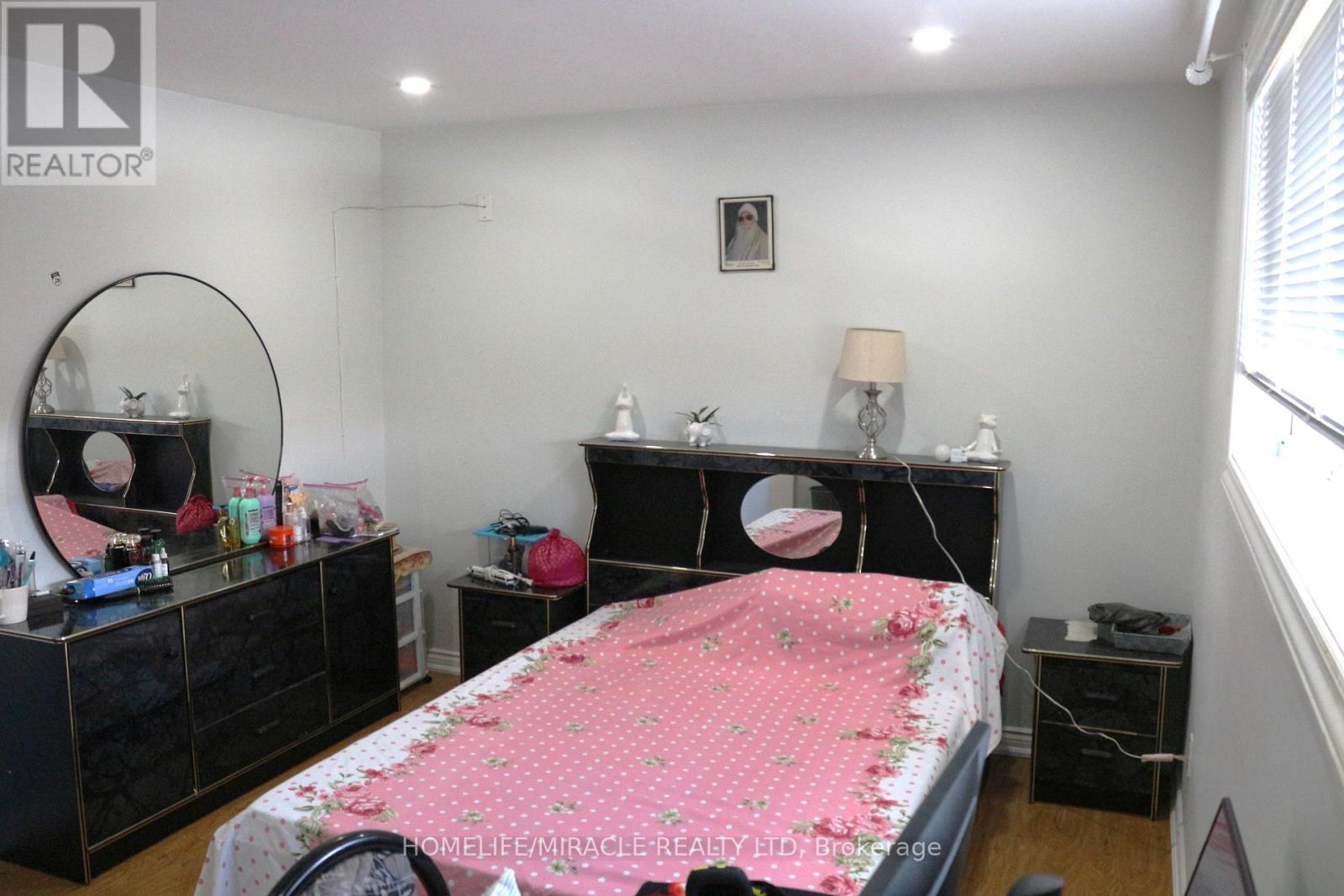 53 Ascot Avenue, Brampton (Avondale), Ontario  L6T 2P3 - Photo 17 - W12852074