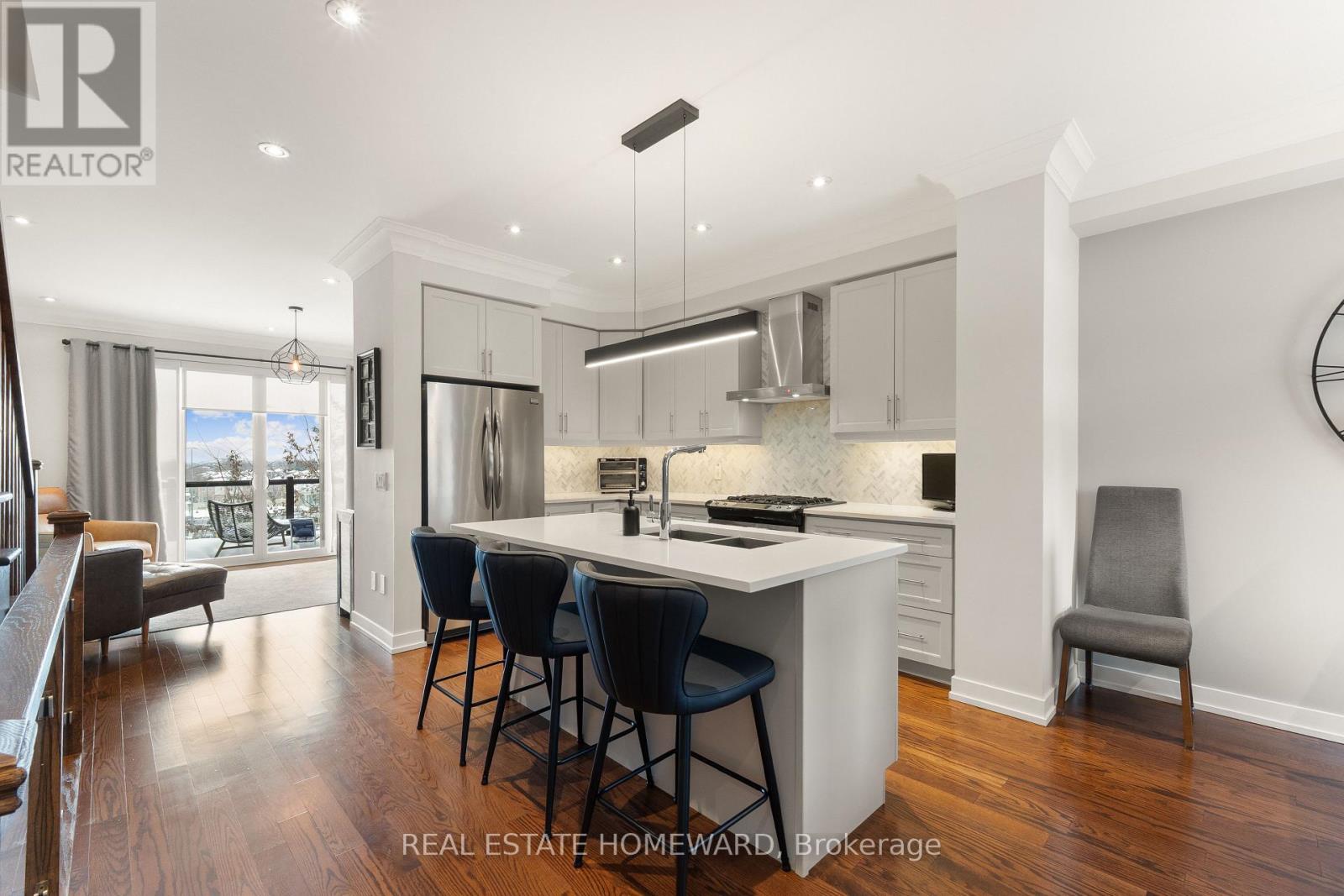 89 Glenngarry Crescent, Vaughan, Ontario  L6A 4Z4 - Photo 2 - N12824658