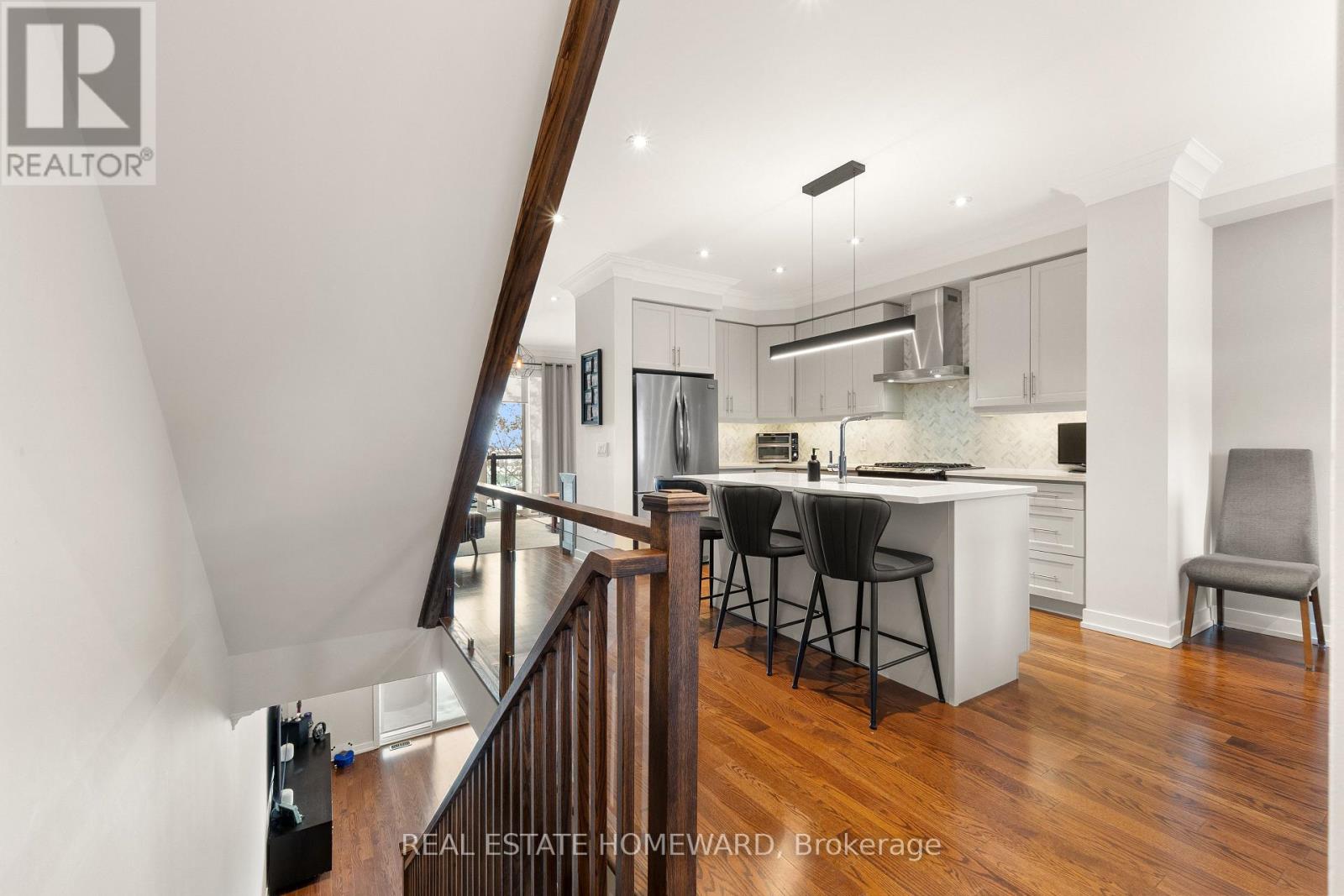 89 Glenngarry Crescent, Vaughan, Ontario  L6A 4Z4 - Photo 3 - N12824658