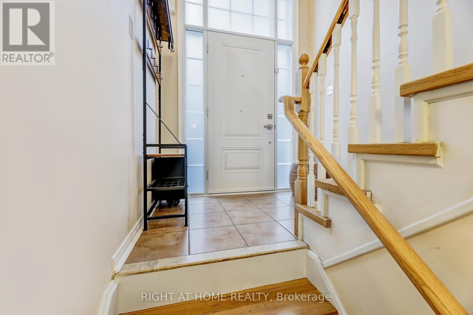 40 - 130 Mosaics Avenue, Aurora, Ontario  L4G 7L5 - Photo 3 - N12851914