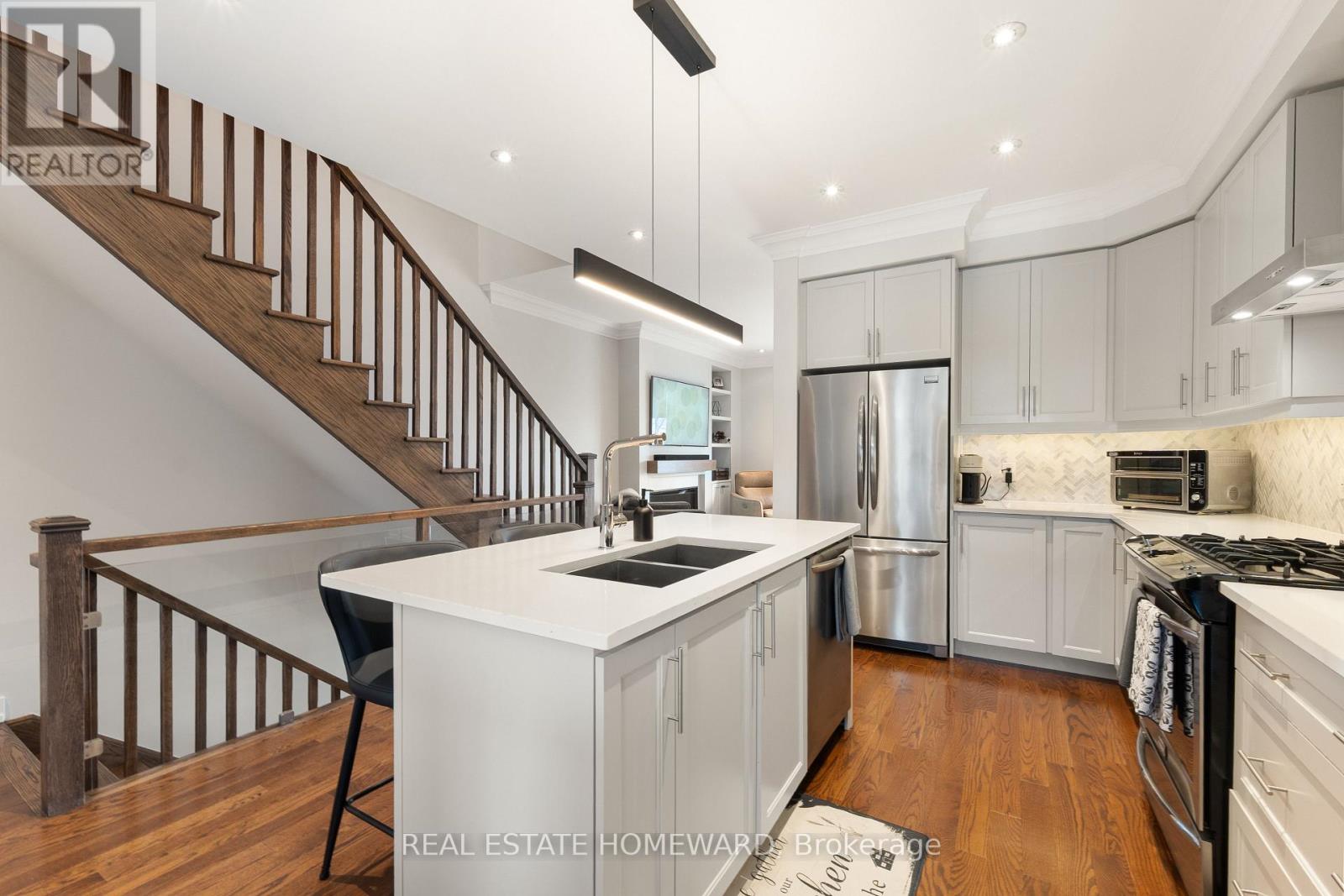 89 Glenngarry Crescent, Vaughan, Ontario  L6A 4Z4 - Photo 4 - N12824658