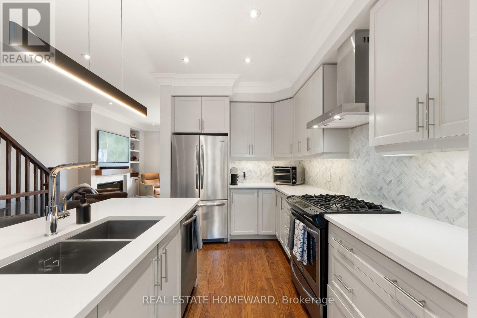 89 Glenngarry Crescent, Vaughan, Ontario  L6A 4Z4 - Photo 9 - N12824658