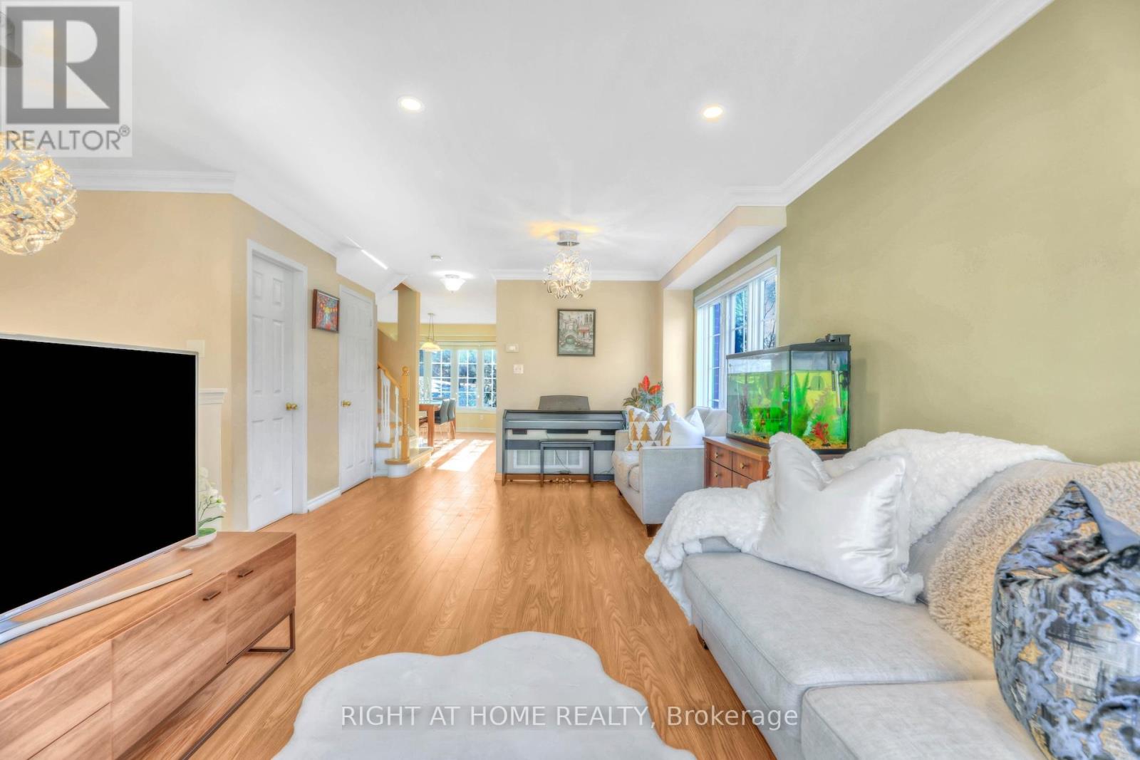 40 - 130 Mosaics Avenue, Aurora, Ontario  L4G 7L5 - Photo 4 - N12851914