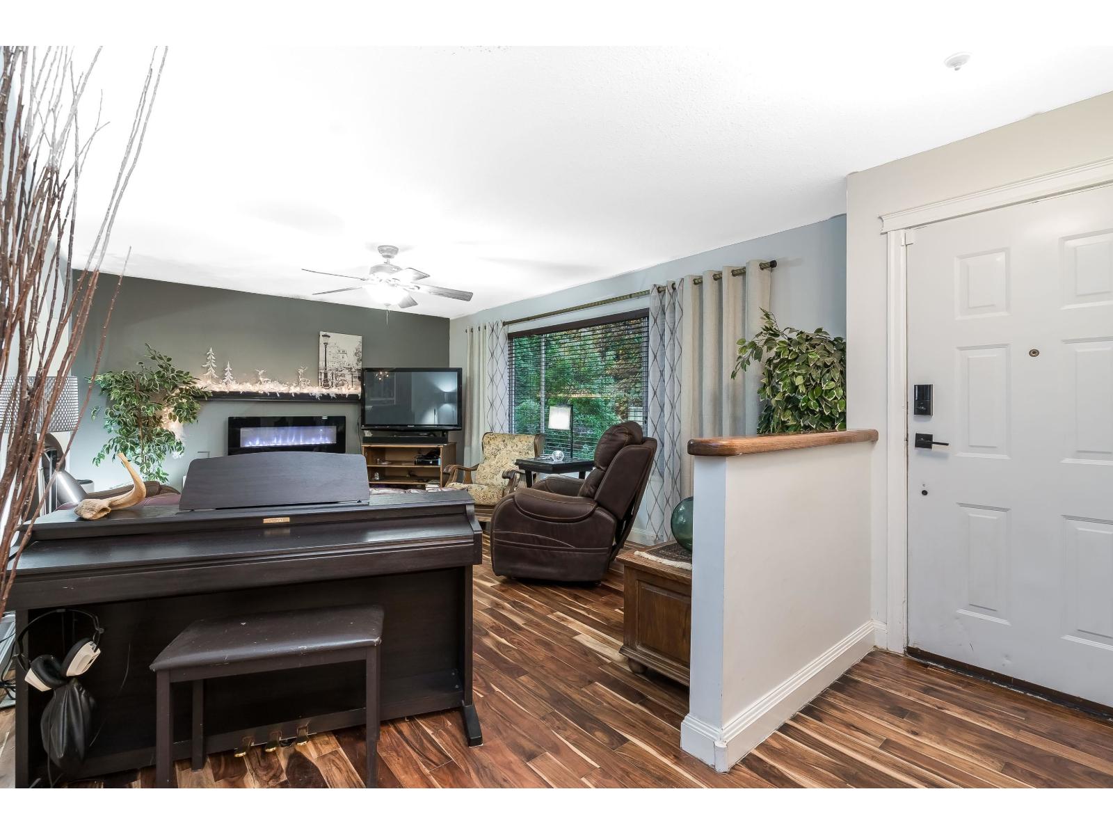 32306 Marshall Road, Abbotsford, British Columbia  V2T 1A4 - Photo 5 - R3096242