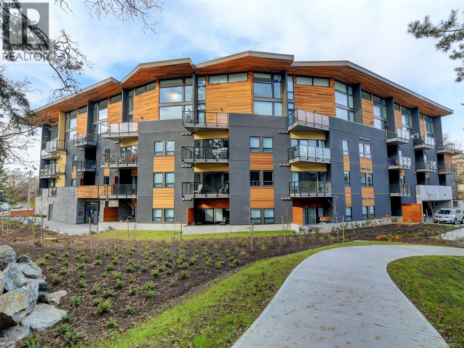 101 991 McKenzie Ave, Saanich, British Columbia