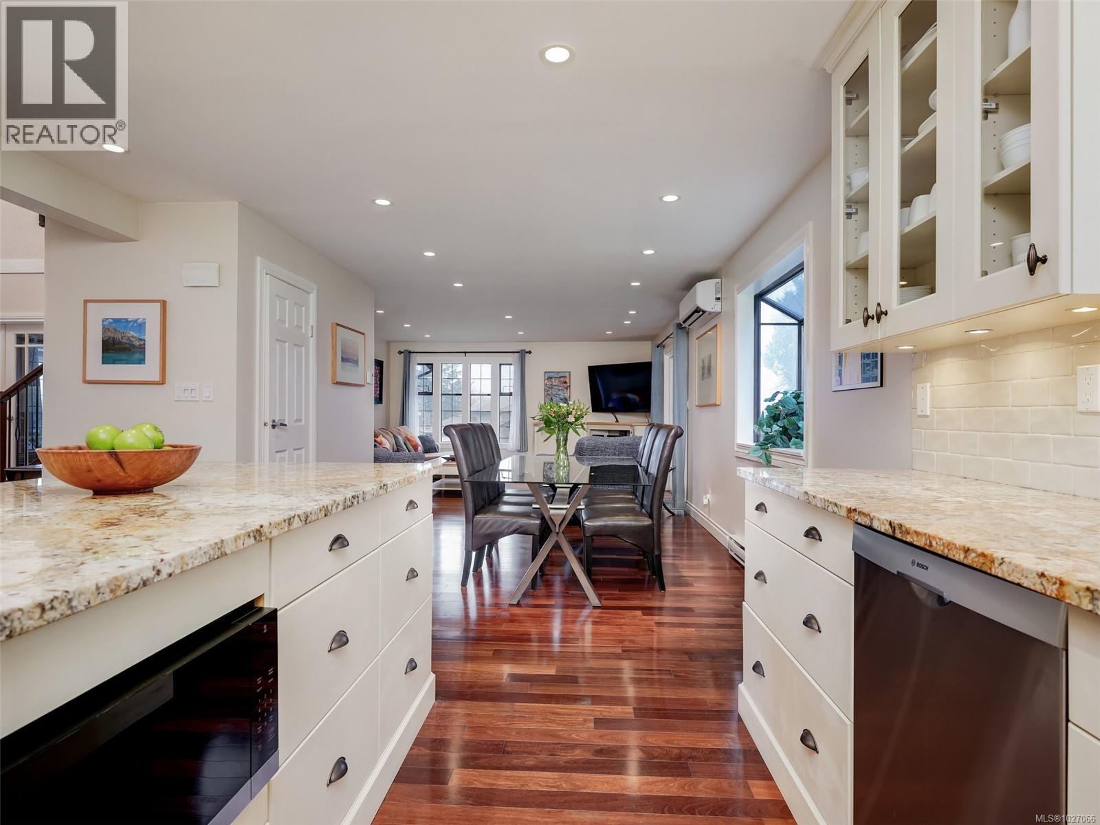 4758 Amblewood Dr, Saanich, British Columbia  V8Y 2S3 - Photo 12 - 1027066