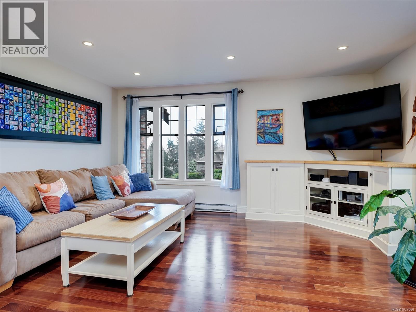 4758 Amblewood Dr, Saanich, British Columbia  V8Y 2S3 - Photo 17 - 1027066