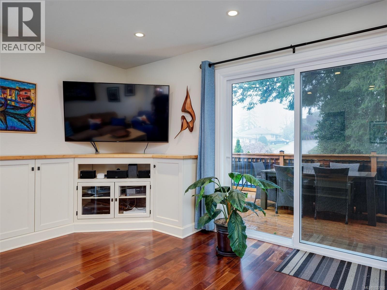 4758 Amblewood Dr, Saanich, British Columbia  V8Y 2S3 - Photo 18 - 1027066