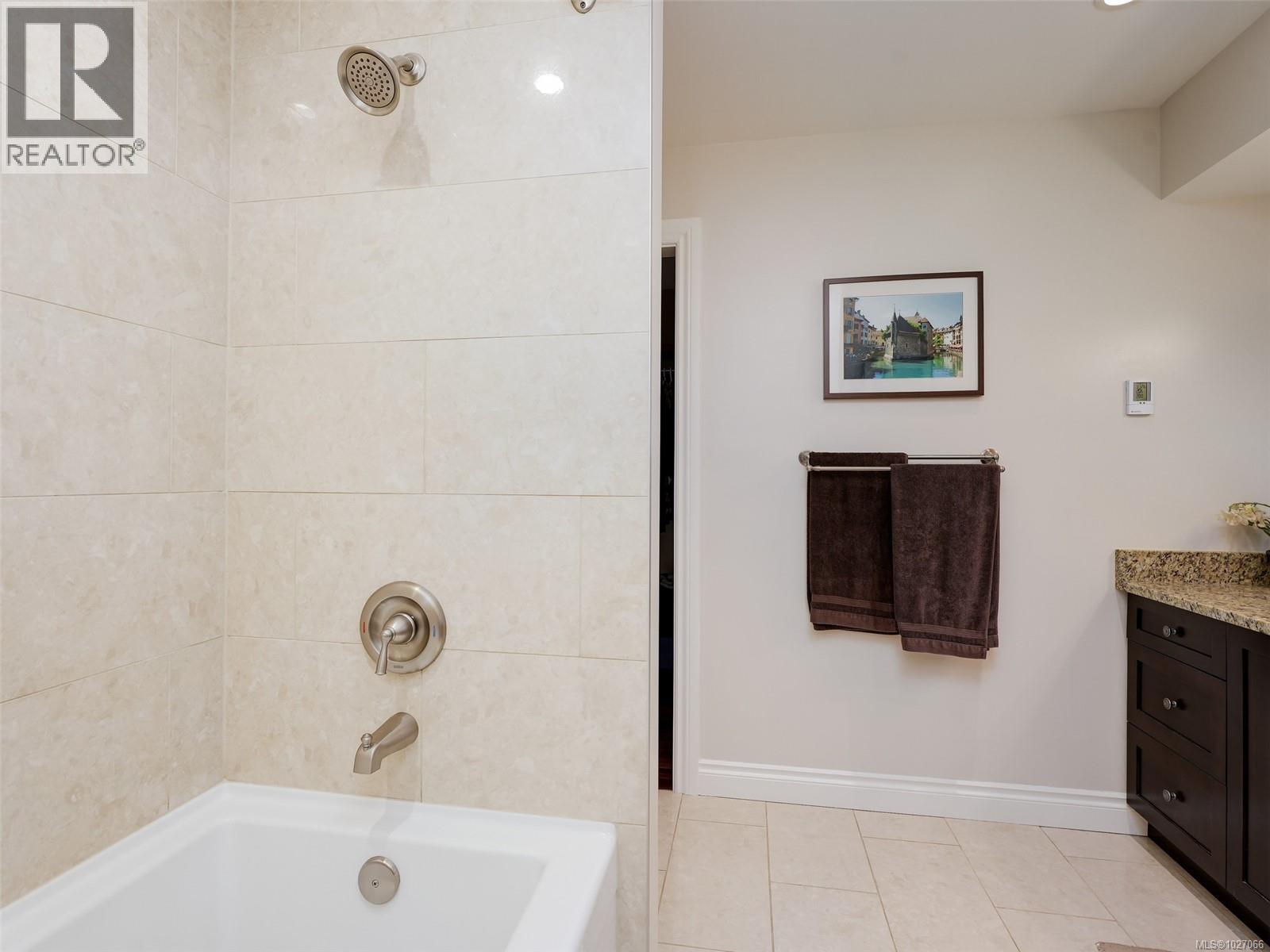 4758 Amblewood Dr, Saanich, British Columbia  V8Y 2S3 - Photo 24 - 1027066