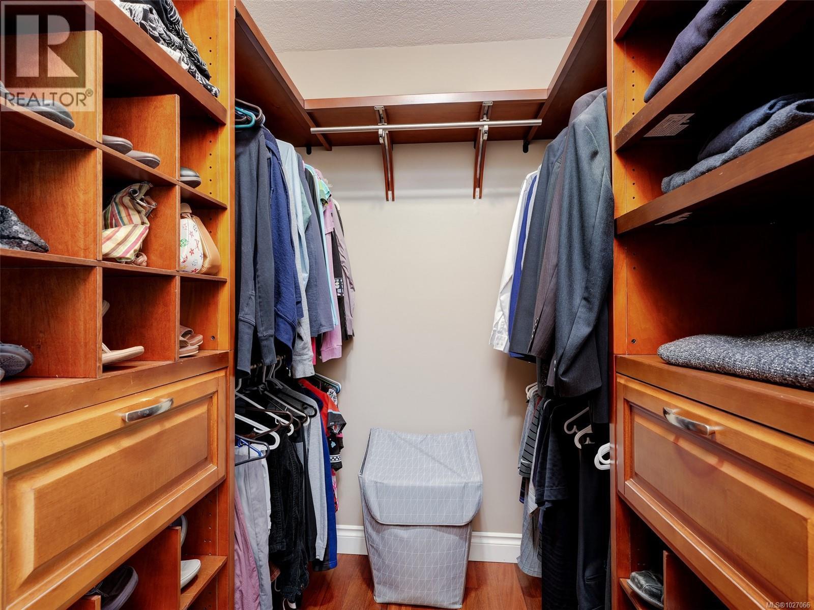 4758 Amblewood Dr, Saanich, British Columbia  V8Y 2S3 - Photo 26 - 1027066