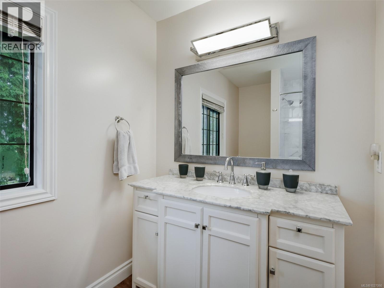 4758 Amblewood Dr, Saanich, British Columbia  V8Y 2S3 - Photo 29 - 1027066