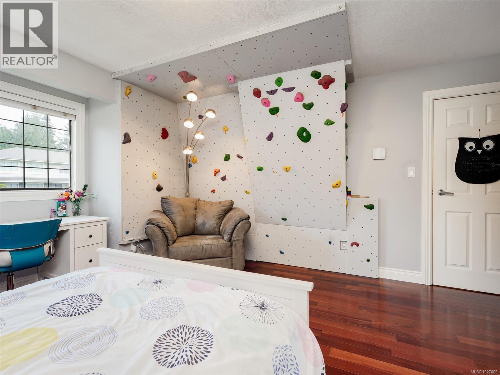 4758 Amblewood Dr, Saanich, British Columbia  V8Y 2S3 - Photo 32 - 1027066