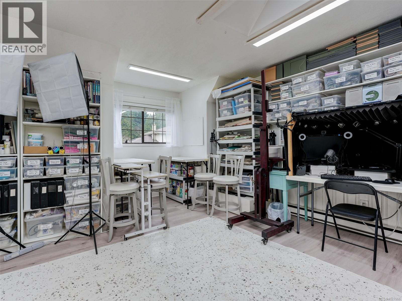 4758 Amblewood Dr, Saanich, British Columbia  V8Y 2S3 - Photo 36 - 1027066