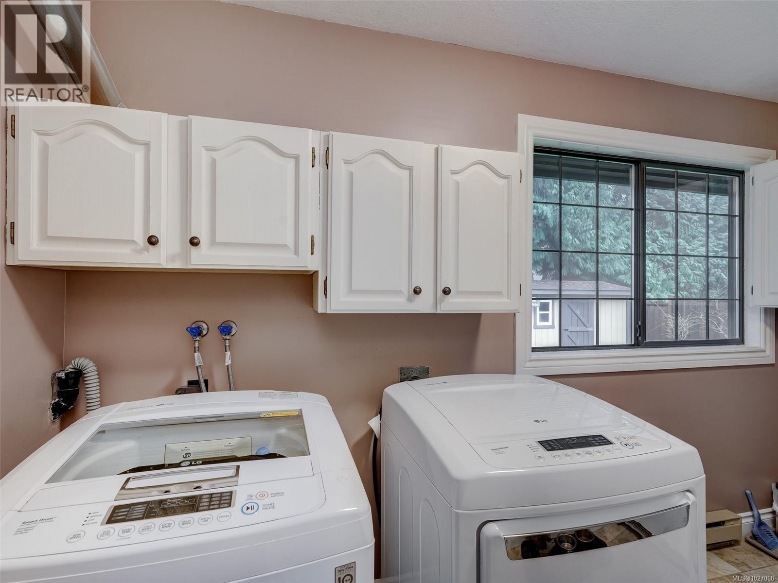 4758 Amblewood Dr, Saanich, British Columbia  V8Y 2S3 - Photo 37 - 1027066