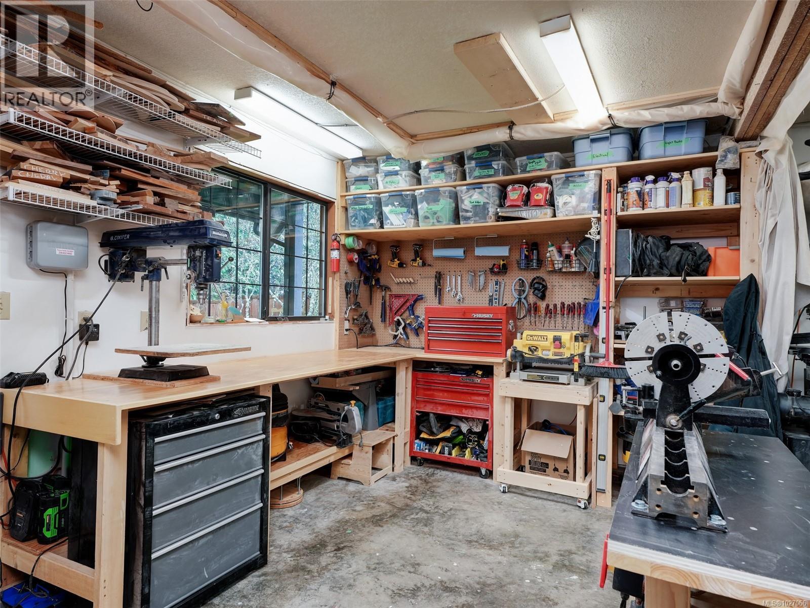 4758 Amblewood Dr, Saanich, British Columbia  V8Y 2S3 - Photo 39 - 1027066