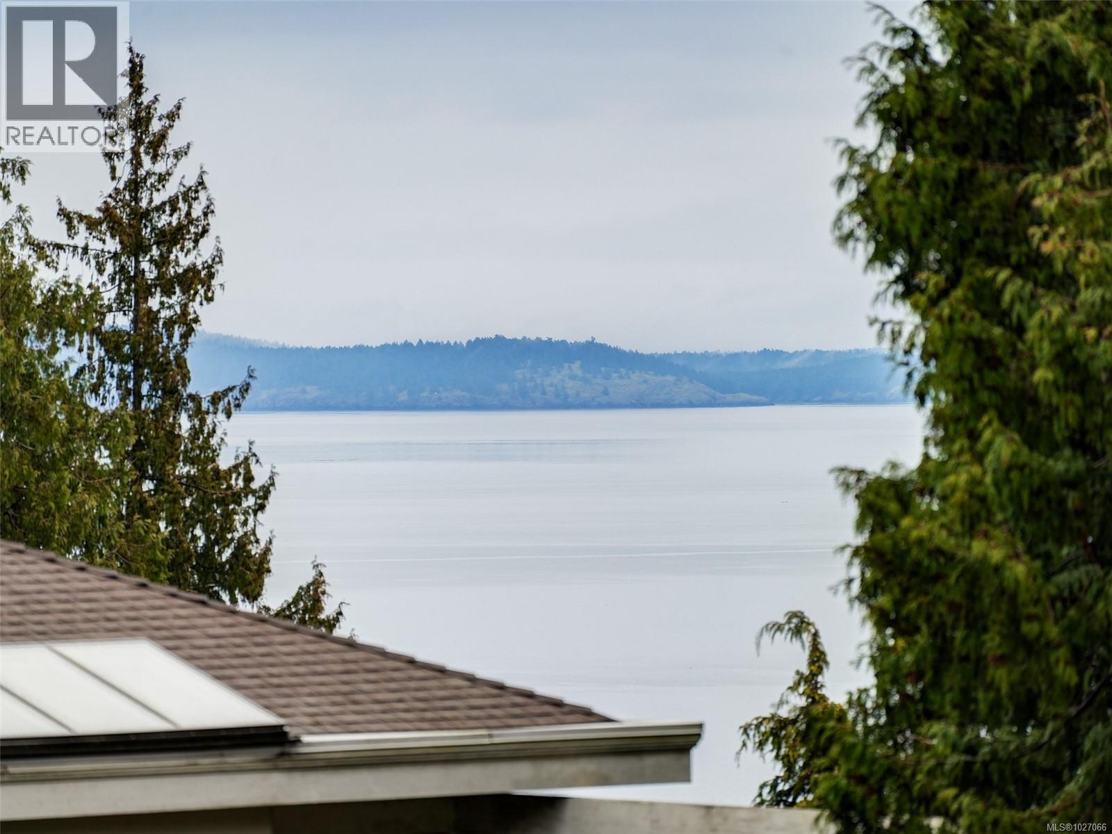 4758 Amblewood Dr, Saanich, British Columbia  V8Y 2S3 - Photo 41 - 1027066