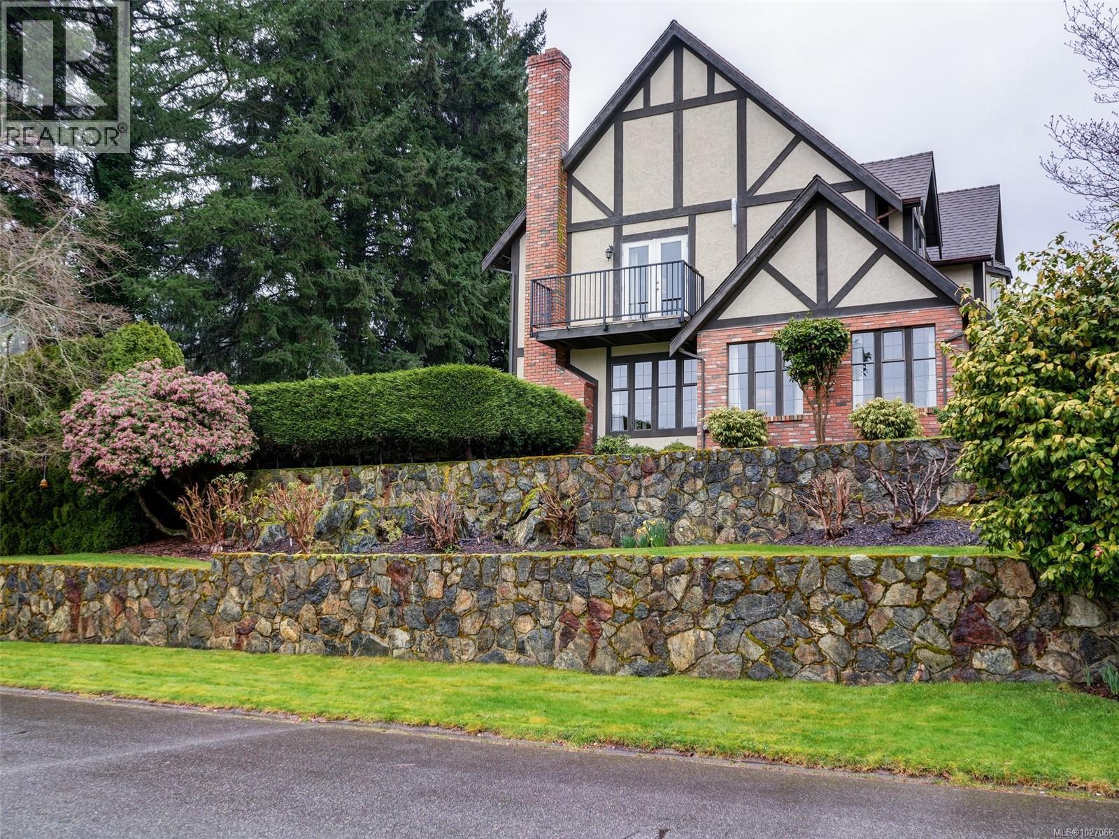 4758 Amblewood Dr, Saanich, British Columbia  V8Y 2S3 - Photo 47 - 1027066