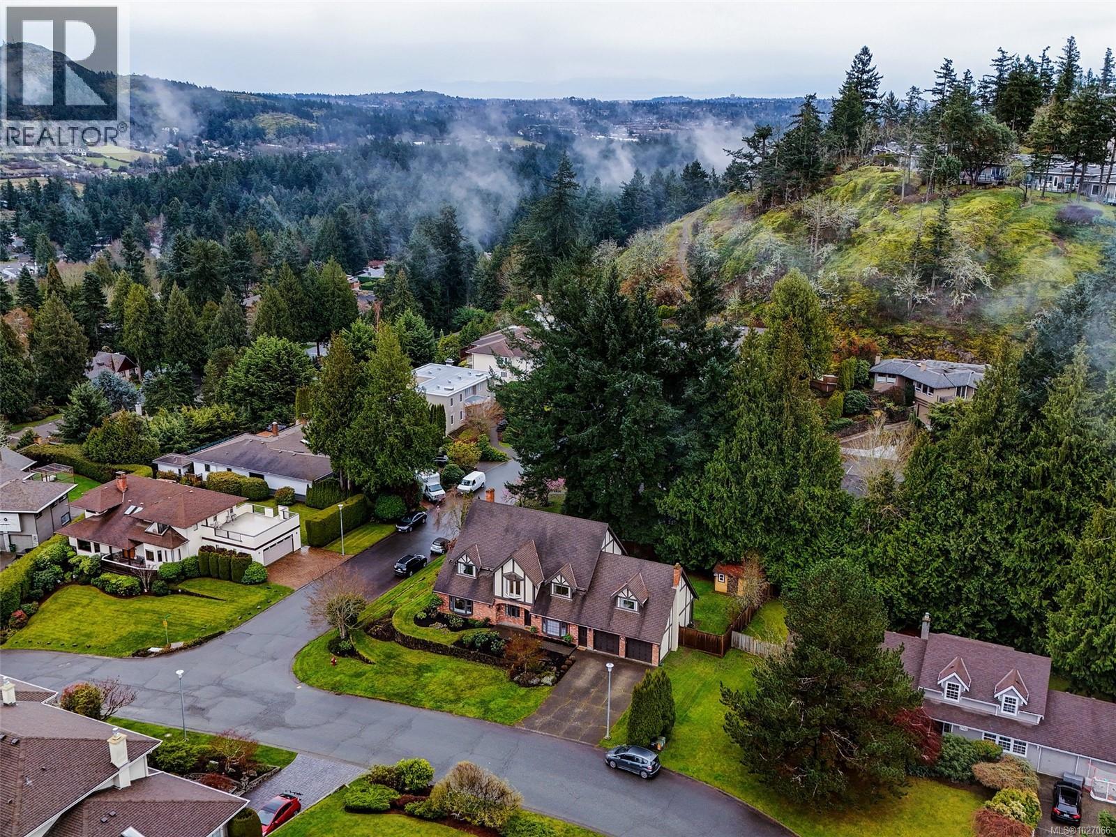 4758 Amblewood Dr, Saanich, British Columbia  V8Y 2S3 - Photo 54 - 1027066