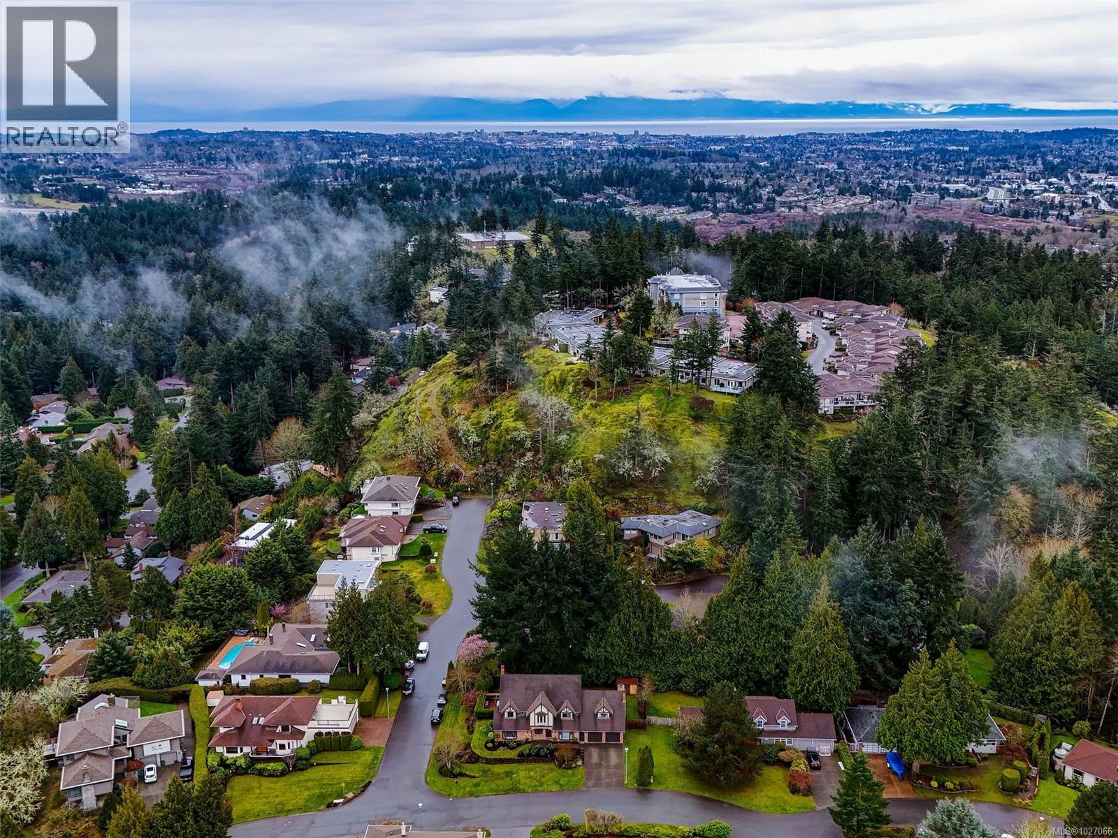 4758 Amblewood Dr, Saanich, British Columbia  V8Y 2S3 - Photo 56 - 1027066