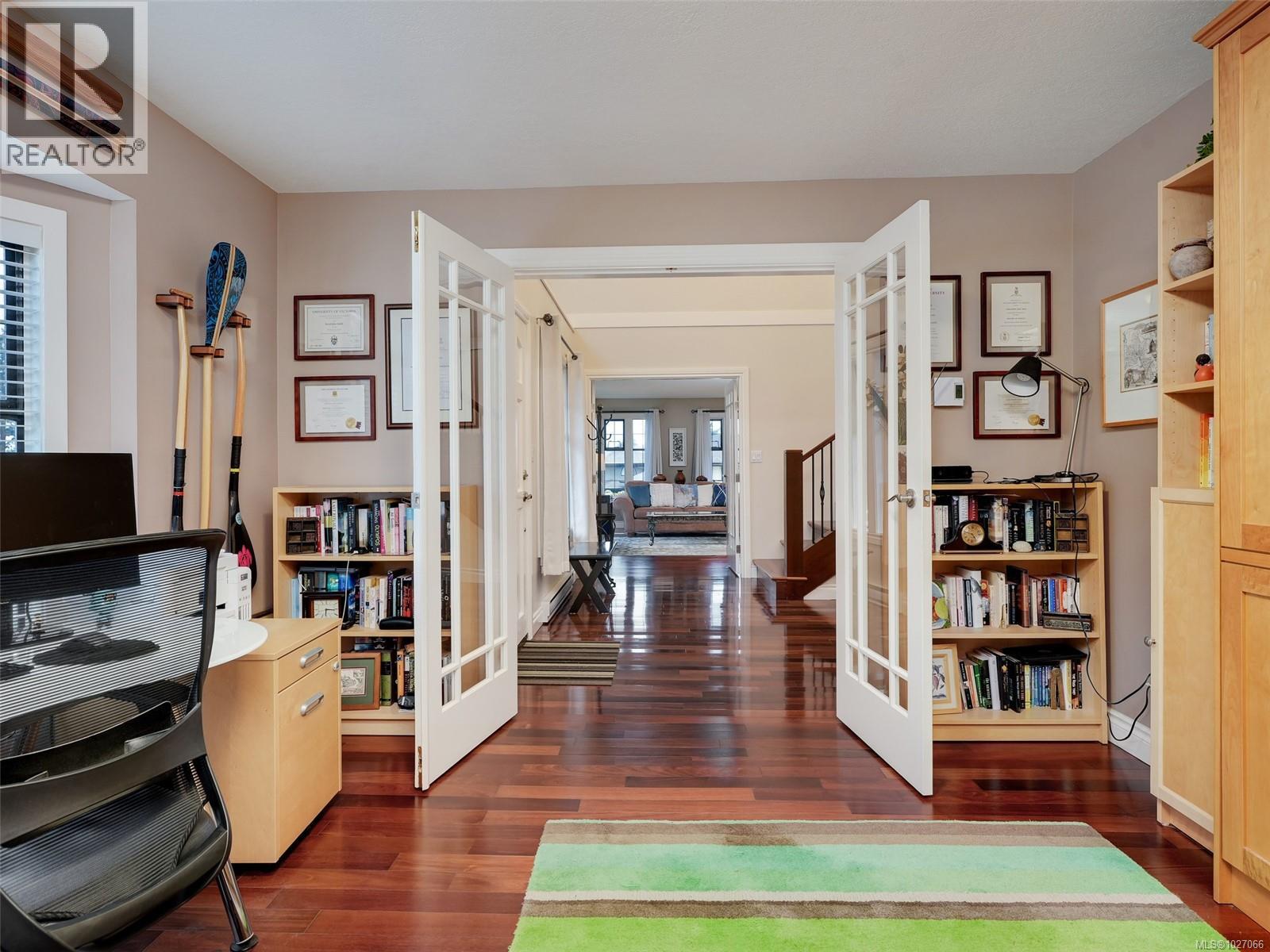 4758 Amblewood Dr, Saanich, British Columbia  V8Y 2S3 - Photo 6 - 1027066