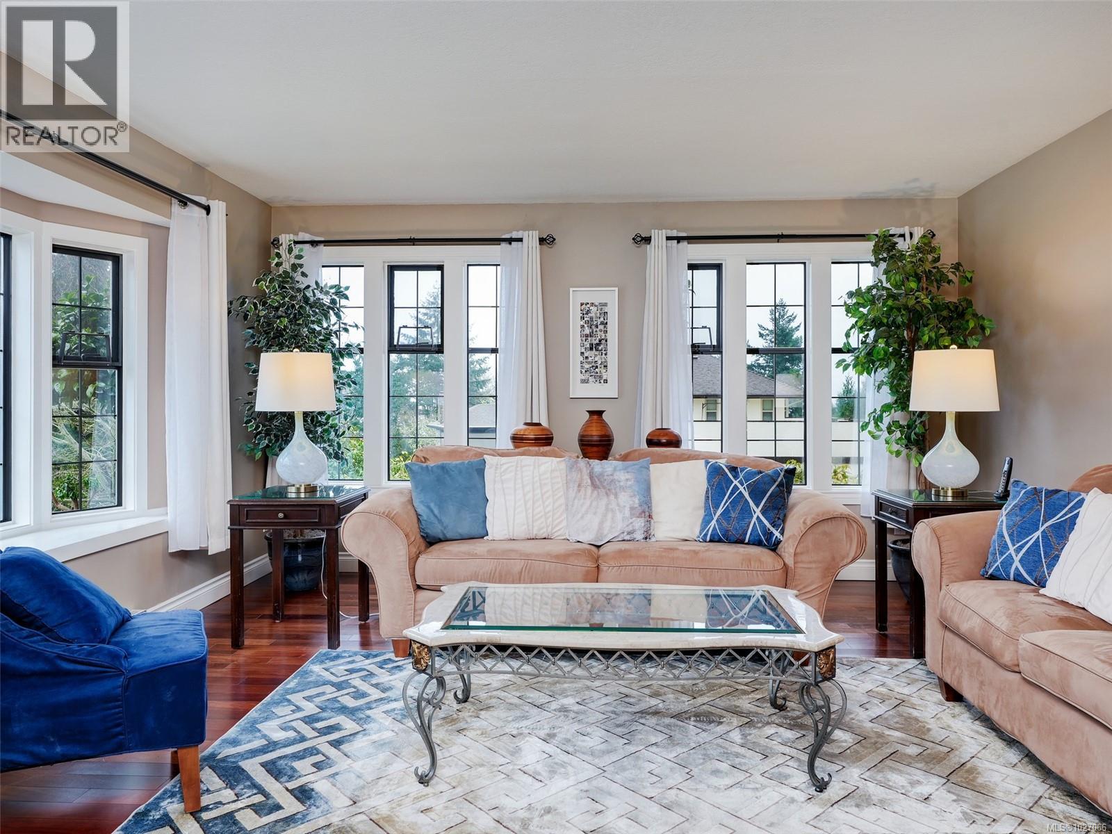 4758 Amblewood Dr, Saanich, British Columbia  V8Y 2S3 - Photo 8 - 1027066